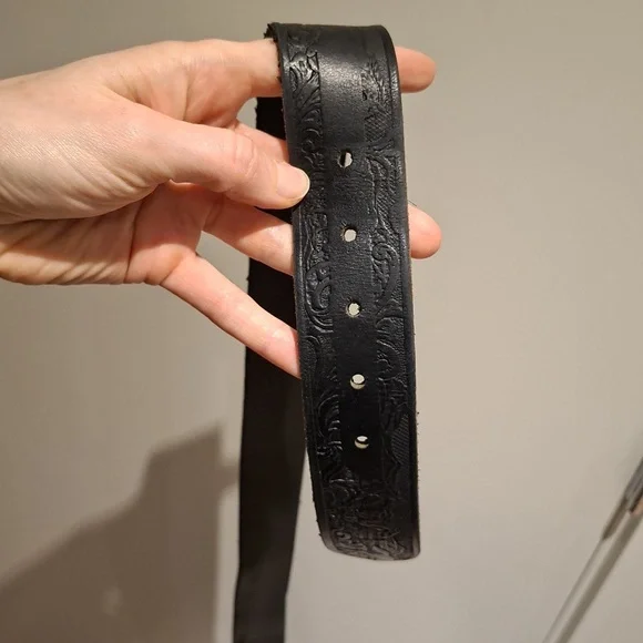 Men's Black Genuine Leather Embossed/Etched Belt with Horse Design (Size US 40) - Picture 7 of 10